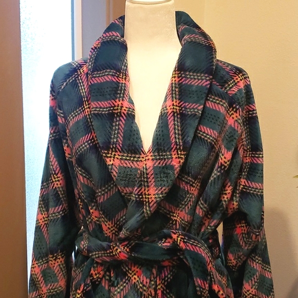 Victoria's Secret Plush Green, Pink Plaid Robe w/ Belt and pockets - Picture 3 of 16